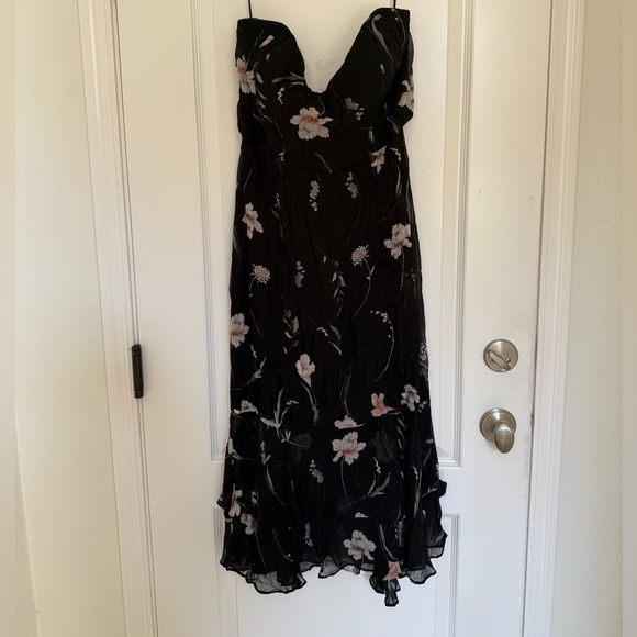 Katie May
Nami Gown - Picture 5 of 12